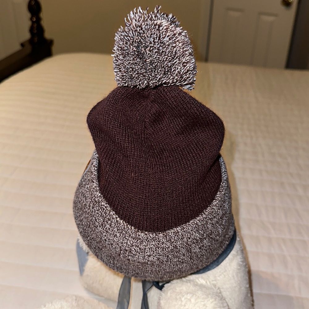 carhartt S-M Eggplant Purple Heather Knit Tasseled Hat - Picture 4 of 12